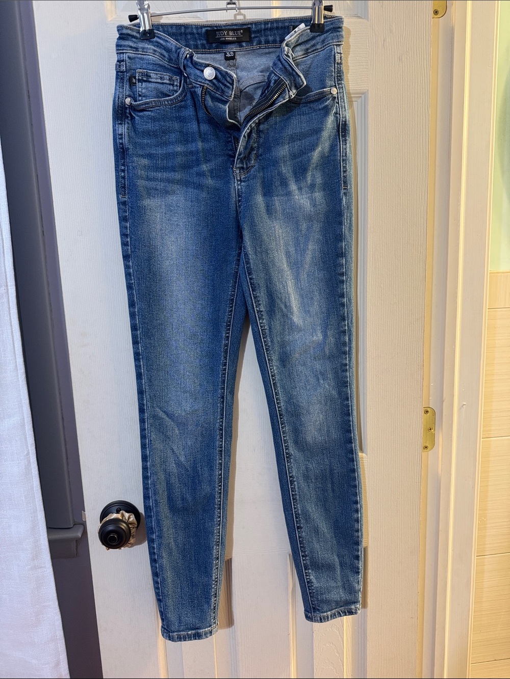 Judy Blue Light-Mid Blue Skinny Jeans